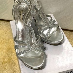 Glittered silver heel pumps